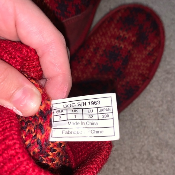 Red uggs - Picture 4 of 4